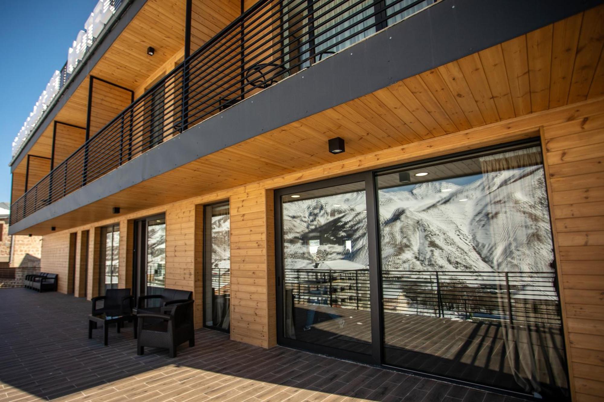 Kazbegi Hotel Grand View エクステリア 写真