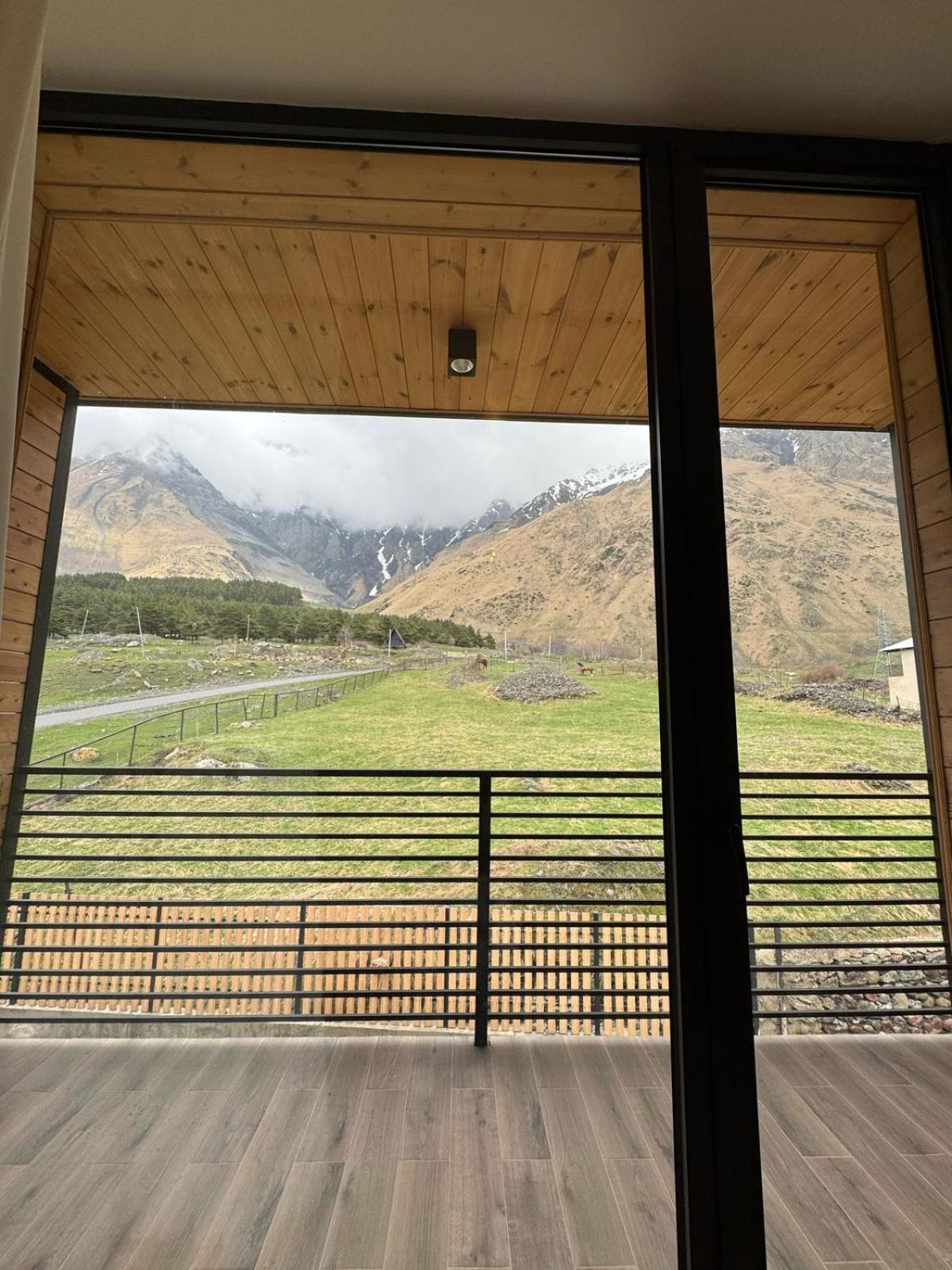 Kazbegi Hotel Grand View エクステリア 写真