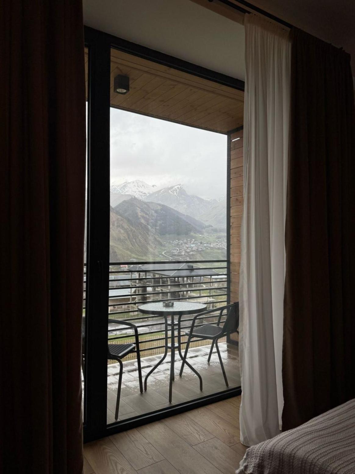 Kazbegi Hotel Grand View エクステリア 写真